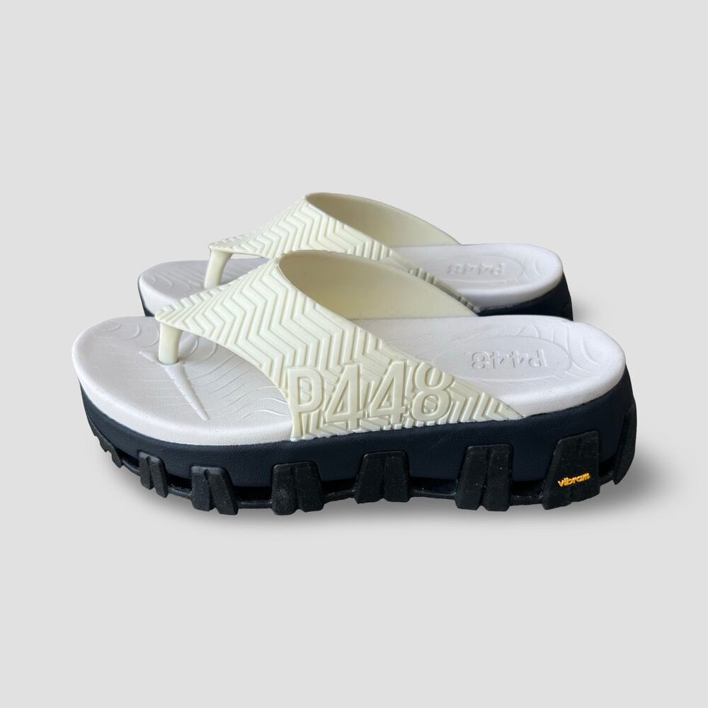 P448 Bondi Platform Flip Flops Cream Black Vibram Lug Sole EU 41 Grunge Y2K insp